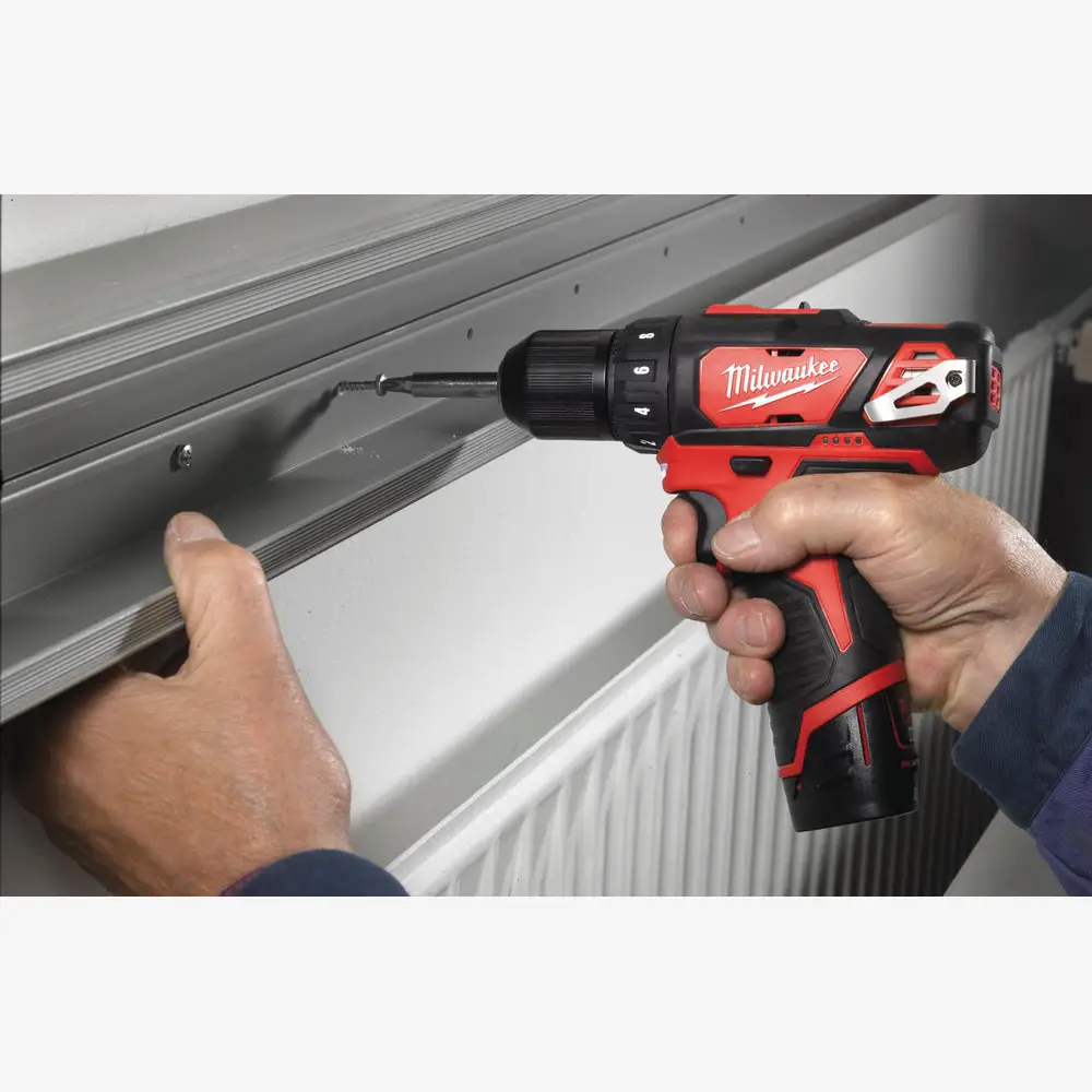 Дриль-шурупокрут акумуляторний MILWAUKEE, M12 BDD-152С 