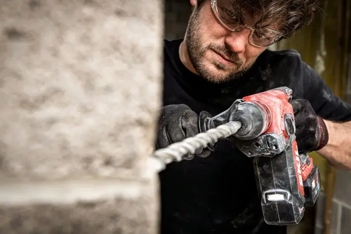 Промо-комплект перфоратор акумуляторний безщітковий SDS+, SKIL 3851 CA XP + енергокомплект 3110 АА 11070400202 (акумулятор 2,5 Ah, зарядний пристрій)