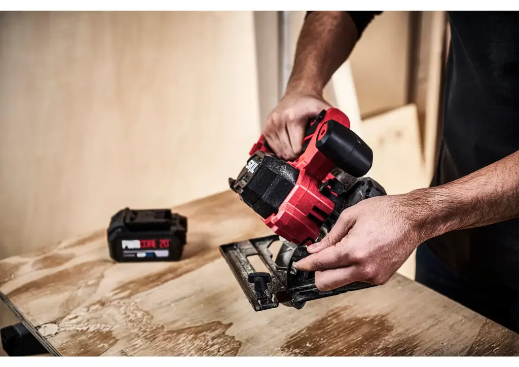 Пила циркулярна акумуляторна безщіткова, SKIL 3551 AB 11071600501 (акумулятор 4,0 Ah, зарядний пристрій, напрямні рейки) 