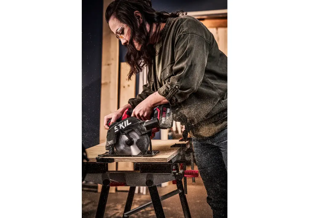 Пила циркулярна акумуляторна безщіткова, SKIL 3551 AB 11071600501 (акумулятор 4,0 Ah, зарядний пристрій, напрямні рейки) 