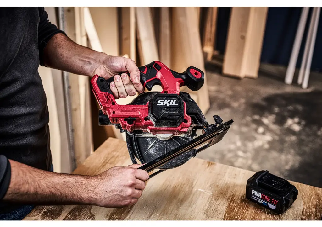 Пила циркулярна акумуляторна безщіткова, SKIL 3551 AB 11071600501 (акумулятор 4,0 Ah, зарядний пристрій, напрямні рейки) 