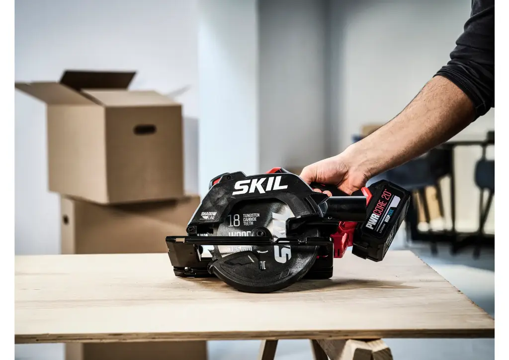 Пила циркулярна акумуляторна безщіткова, SKIL 3551 AB 11071600501 (акумулятор 4,0 Ah, зарядний пристрій, напрямні рейки) 