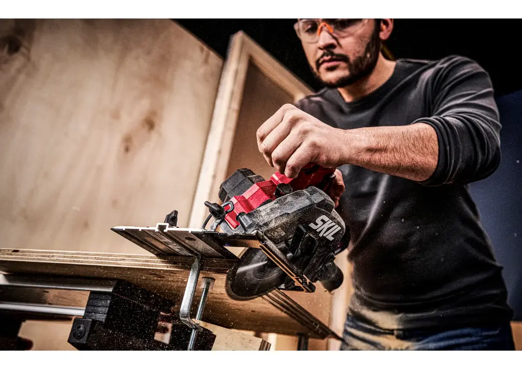 Пила циркулярна акумуляторна безщіткова, SKIL 3551 AB 11071600501 (акумулятор 4,0 Ah, зарядний пристрій, напрямні рейки) 