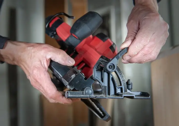 Промо-комплект пила циркулярна акумуляторна безщіткова, SKIL 3571 CA XP + енергокомплект 3110 АА 11071600302 (акумулятор 2,5 Ah, зарядний пристрій) 