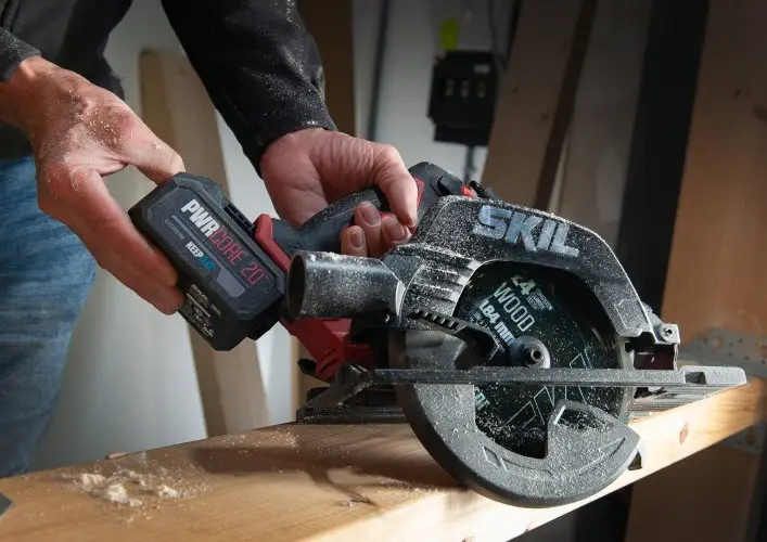 Промо-комплект пила циркулярна акумуляторна безщіткова, SKIL 3571 CA XP + енергокомплект 3110 АА 11071600302 (акумулятор 2,5 Ah, зарядний пристрій) 