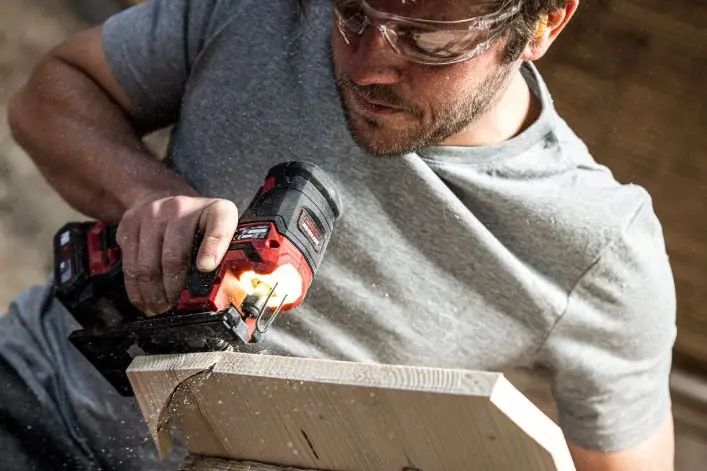 Промо-комплект пила лобзикова акумуляторна безщіткова, SKIL 3440 CA Compact + енергокомплект 3110 АА 11071400202 (акумулятор 2,5 Ah, зарядний пристрій) 