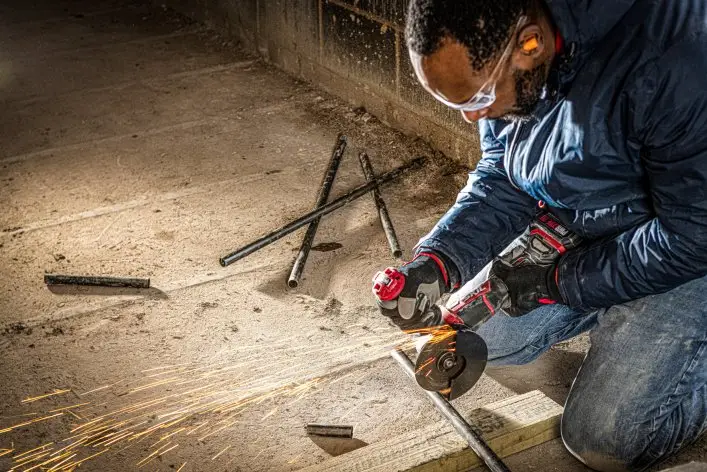 Промо-комплект шліфмашина кутова акумуляторна безщіткова, SKIL 3930 CB XP + енергокомплект 3110 АА 11070600202 (акумулятор 2,5 Ah, зарядний пристрій) 