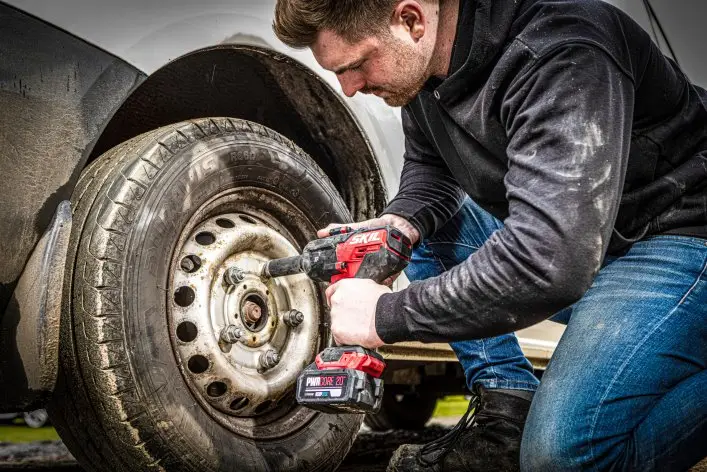Промо-комплект гайковерт акумуляторний безщітковий ударний, SKIL 3285 CA XP + енергокомплект 3110 АА 11071900202 (акумулятор 2,5 Ah, зарядний пристрій) 