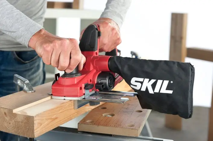 Електрорубанок 710 Вт, 82 мм, 16000 об/хв SKIL 1590 AA 11072200101 (VA1E1590AA) 