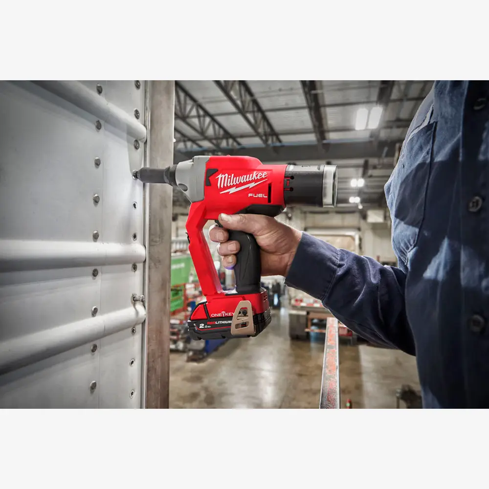Заклепочник акумуляторний MILWAUKEE, M18 FUEL ONEFPRT-202X, під заклепки (Ø4,8-7,0мм) (+заряд.пристрій, 2ак.Х2Аг, HDкейс) 