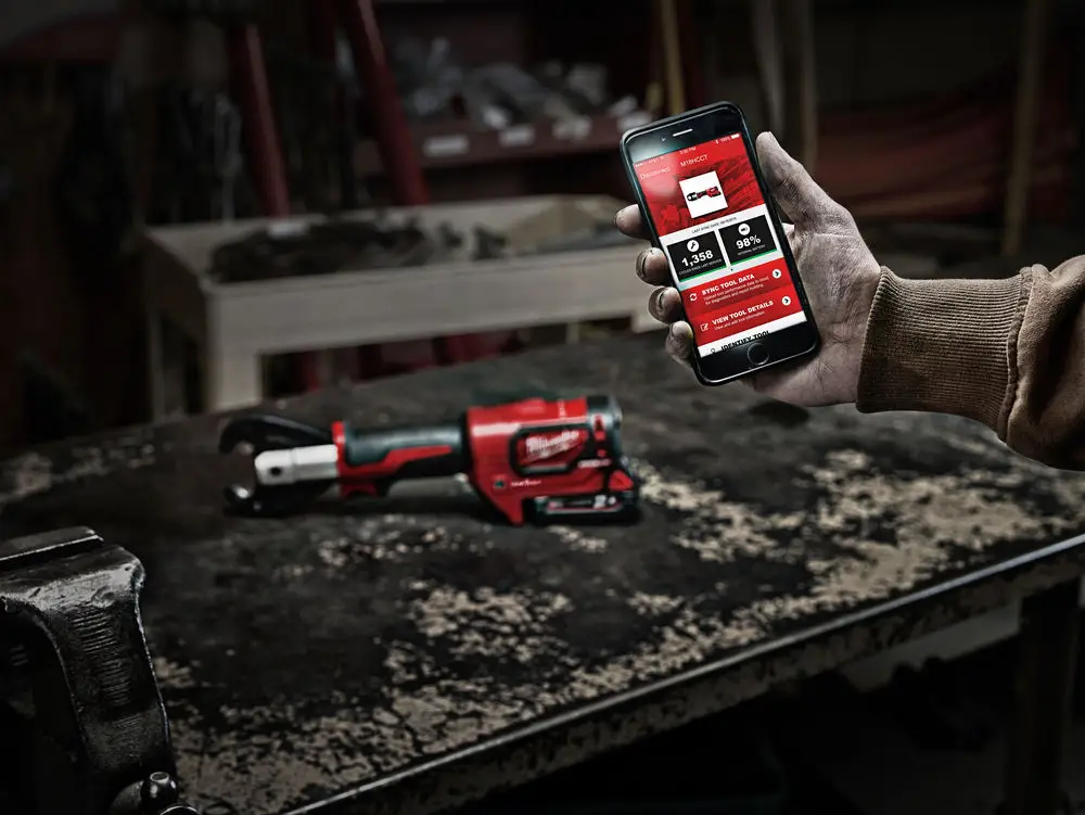 Обжимник гідравлійчний акумуляторний для кабелів MILWAUKEE M18 HCCT-201C ONE-KEY 