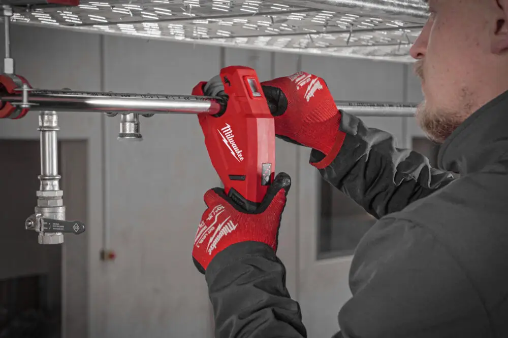 Труборіз для труб з нержавіючої сталі та міді акумуляторний MILWAUKEE, M12 PCSS-202C 