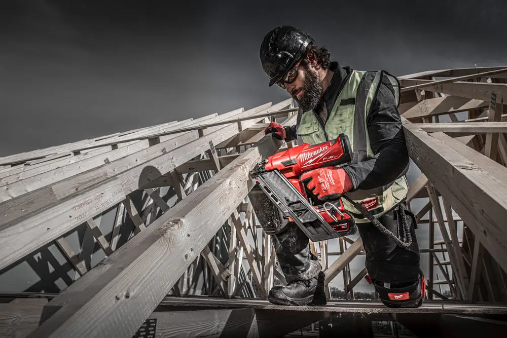 Цвяхозабивний пістолет акумуляторний MILWAUKEE, M18 FFN-502C, 50/90мм (+зарядний пристрій, 2 акум. Х 5Аг, кейс) 