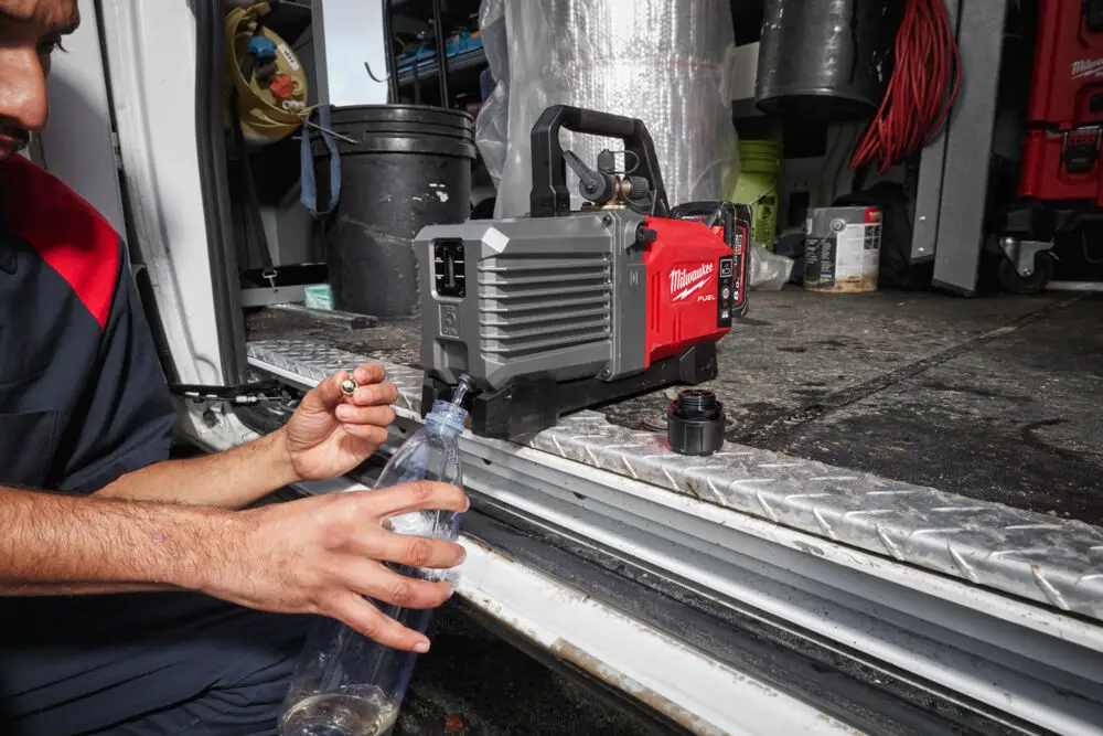 Насос вакуумний акумуляторний MILWAUKEE, M18 FVP5-0 