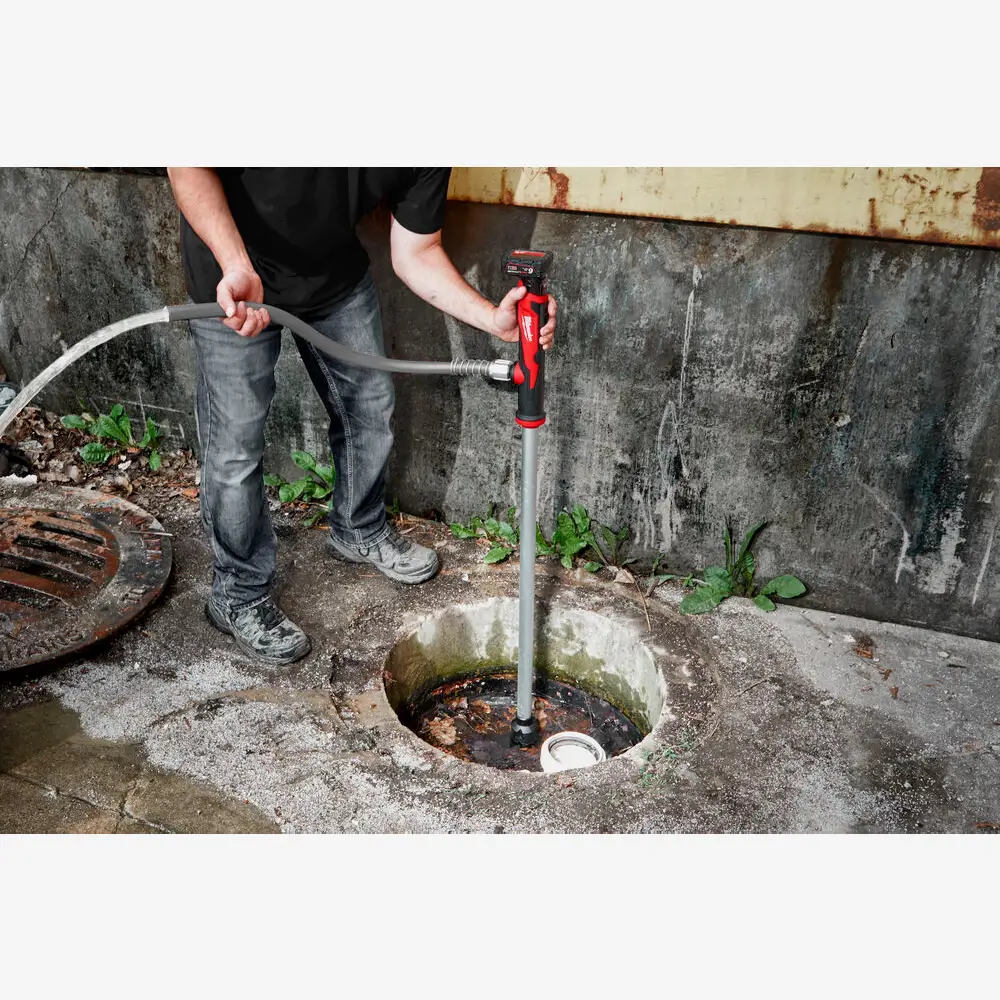 Насос для води ручний акумуляторний MILWAUKEE, M12 BSWP-601 (+заряд. пристрій, 1 акум.Х 6Аг) 