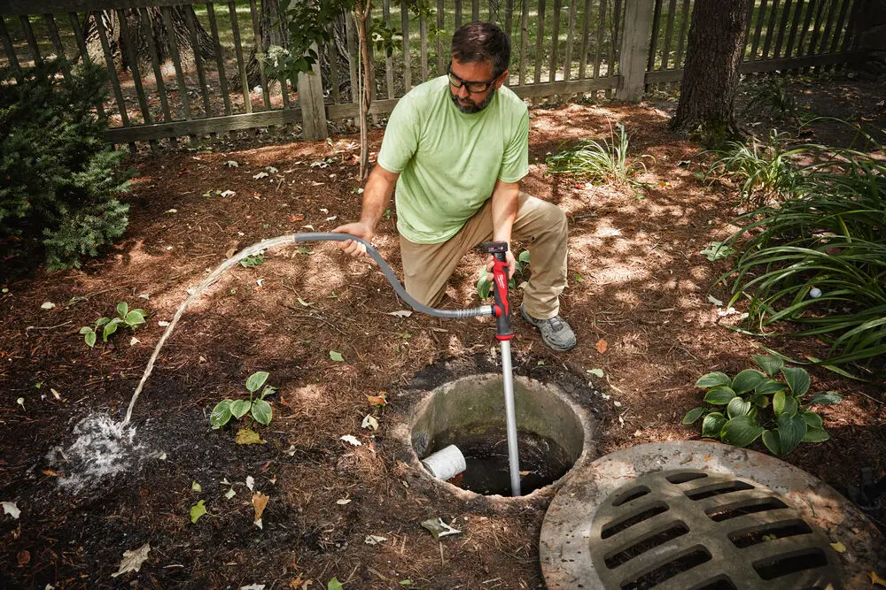 Насос для води ручний акумуляторний MILWAUKEE, M12 BSWP-0 