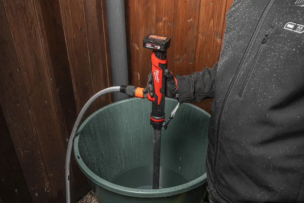 Насос для води ручний акумуляторний MILWAUKEE, M12 BSWP-0 