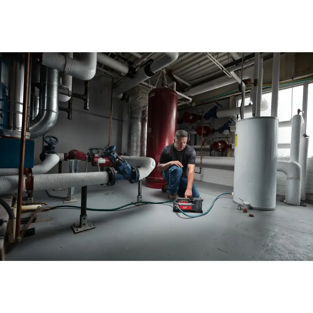 Насос для води акумуляторний MILWAUKEE M18 BTP-0 