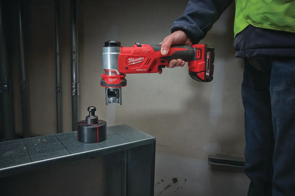 Пробійник гідравлічний акумуляторний MILWAUKEE M18 HKP-201CA 