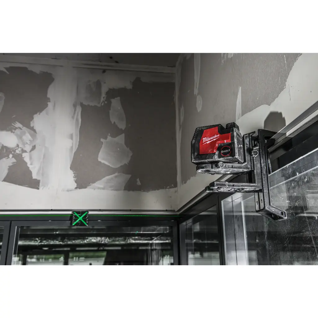 Нівелір лазерний лінійний акумуляторний MILWAUKEE, L4 CLL-301C (+micro-USB,1 акум.Х3Аг, кейс) 
