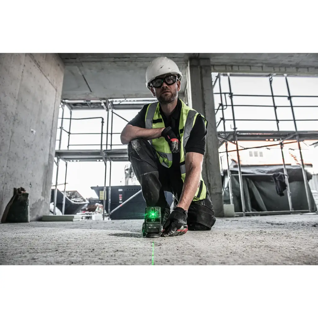 Нівелір лазерний лінійний акумуляторний MILWAUKEE, L4 CLL-301C (+micro-USB,1 акум.Х3Аг, кейс) 