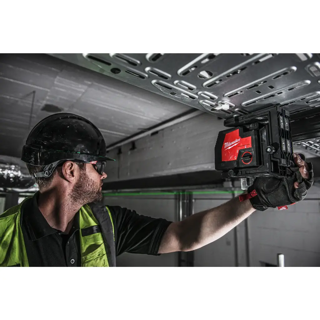 Нівелір лазерний лінійний акумуляторний MILWAUKEE, L4 CLL-301C (+micro-USB,1 акум.Х3Аг, кейс) 