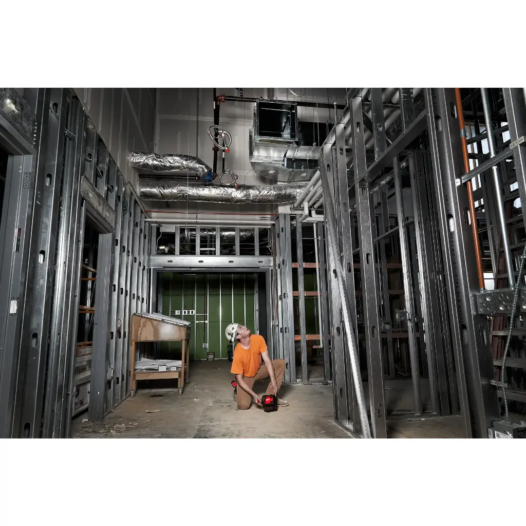 Нівелір лазерний лінійно-точковий акумуляторний MILWAUKEE, L4 CLLP-301C (+micro-USB,1 акум.Х3Аг, кейс) 